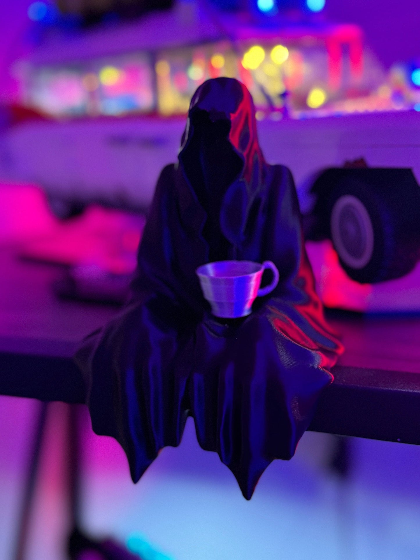 Sitting Ghost/Reaper Art! Add a Touch of Eerie Charm with Suriel Teacup Figurine